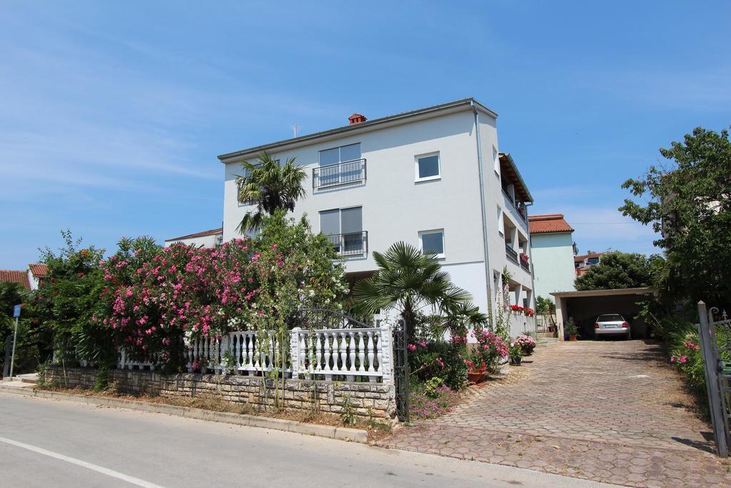 Rooms And Apartments Sally Rovinj Exterior photo