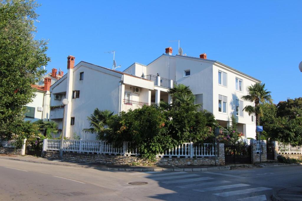 Rooms And Apartments Sally Rovinj Exterior photo